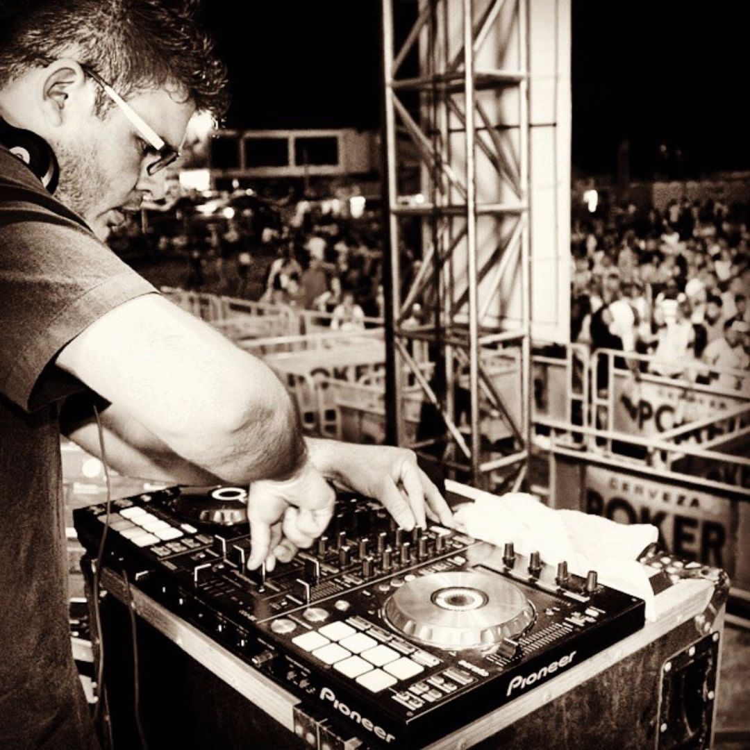 Simon Groove DJ in the booth during a large-format event in Florida